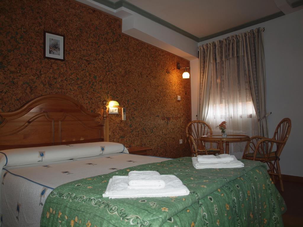 Hostal Yuste Garganta la Olla Bagian luar foto